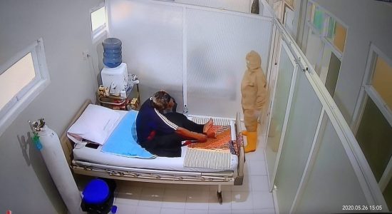 Covid-19: Ada Bisnis di Balik Klaim Medis